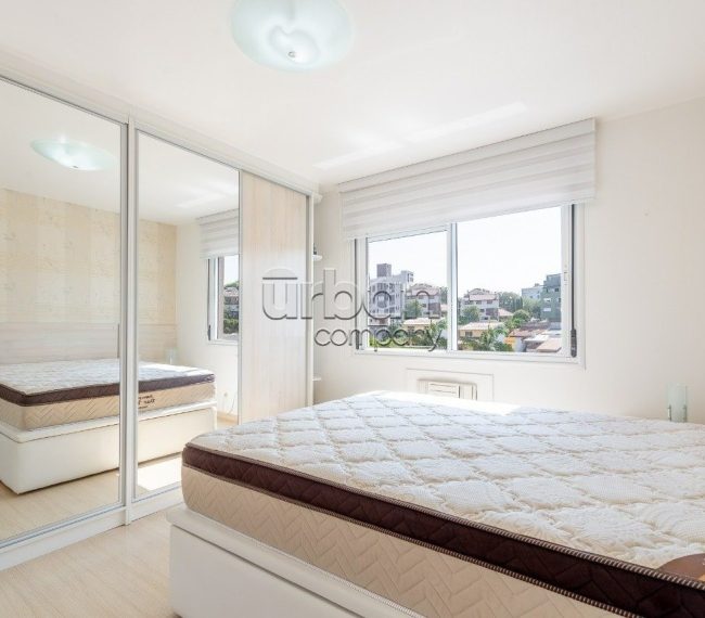 Apartamento com 95m², 3 quartos, 1 suíte, 2 vagas, no bairro Jardim Lindóia em Porto Alegre