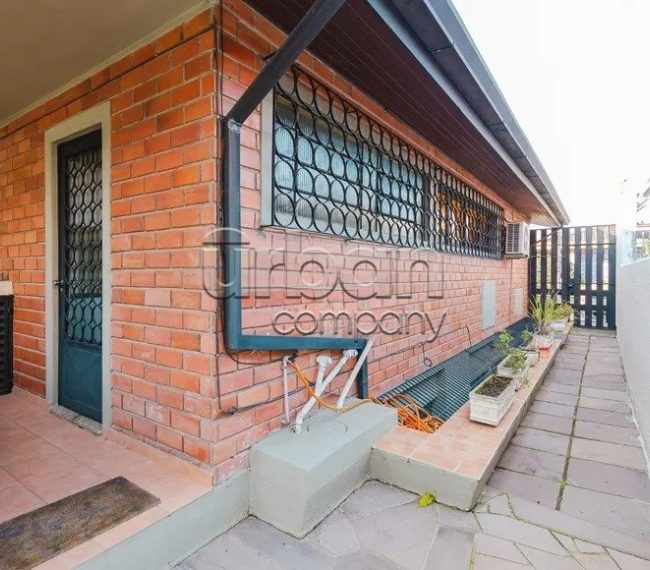 Casa com 400m², 4 quartos, 1 suíte, 4 vagas, no bairro Jardim Lindoia em Porto Alegre