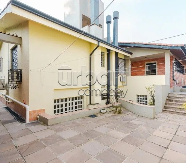 Casa com 400m², 4 quartos, 1 suíte, 4 vagas, no bairro Jardim Lindoia em Porto Alegre