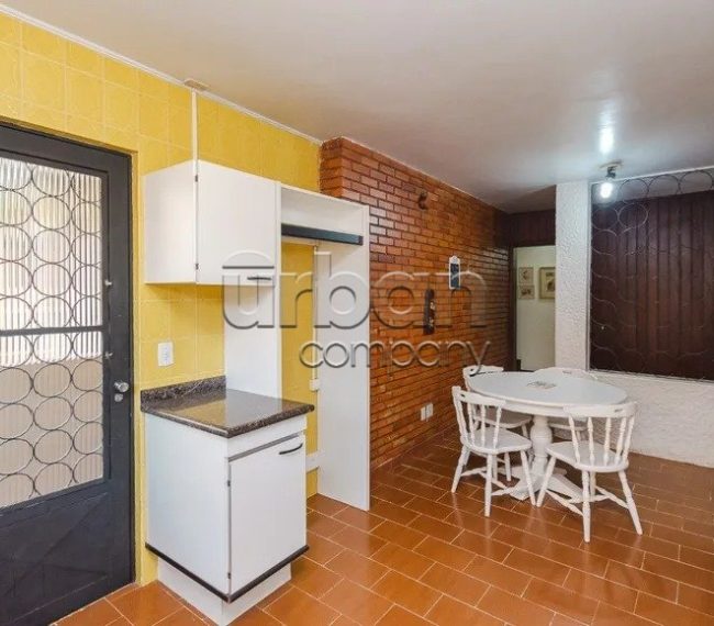 Casa com 400m², 4 quartos, 1 suíte, 4 vagas, no bairro Jardim Lindoia em Porto Alegre