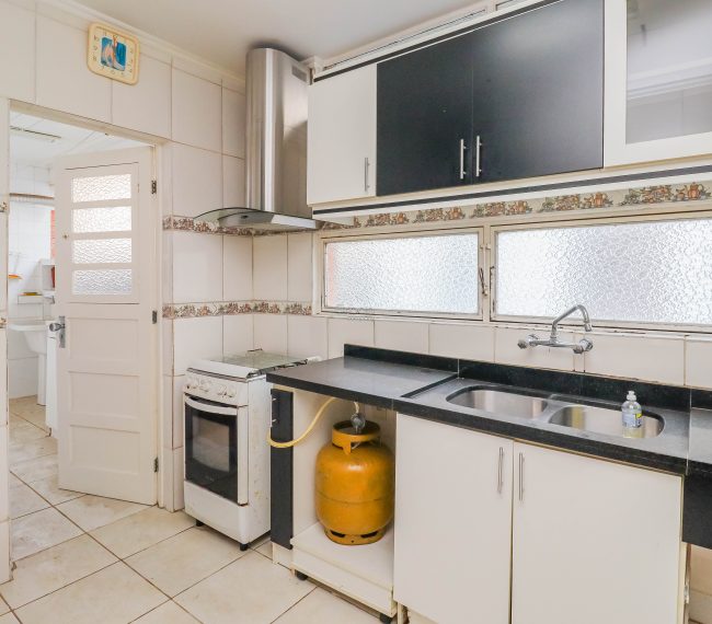 Apartamento com 120m², 3 quartos, 1 suíte, 1 vaga, no bairro Moinhos de Vento em Porto Alegre