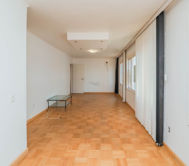 Apartamento com 120m², 3 quartos, 1 suíte, 1 vaga, no bairro Moinhos de Vento em Porto Alegre