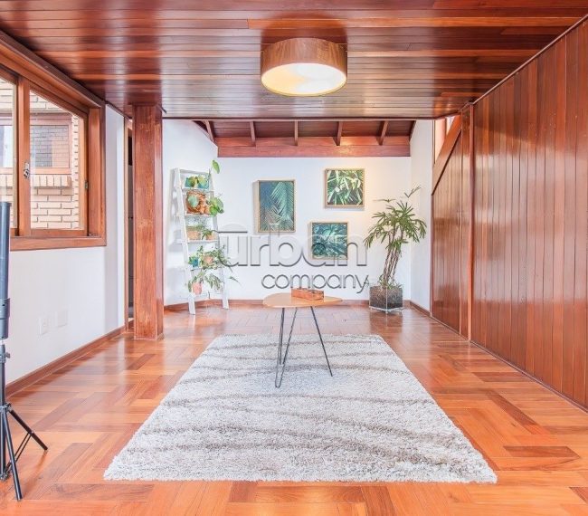 Casa com 335m², 3 quartos, 4 vagas, no bairro Vila Jardim em Porto Alegre