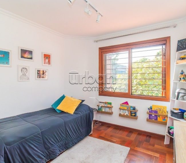 Casa com 335m², 3 quartos, 4 vagas, no bairro Vila Jardim em Porto Alegre