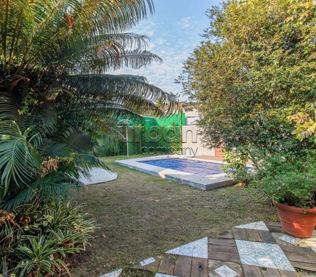 Casa com 335m², 3 quartos, 4 vagas, no bairro Vila Jardim em Porto Alegre