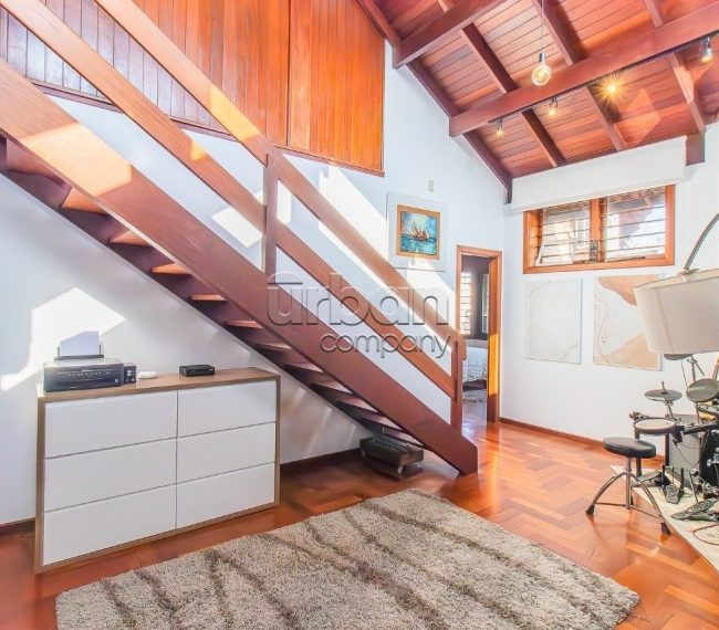 Casa com 335m², 3 quartos, 4 vagas, no bairro Vila Jardim em Porto Alegre