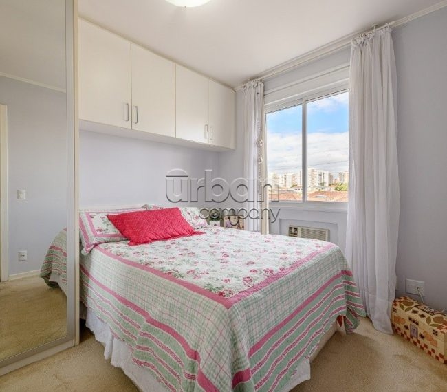 Apartamento com 81m², 2 quartos, 1 suíte, 2 vagas, no bairro Passo da Areia em Porto Alegre