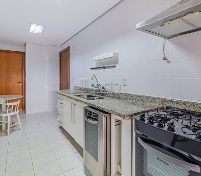 Apartamento com 132m², 3 quartos, 1 suíte, 2 vagas, no bairro Bela Vista em Porto Alegre