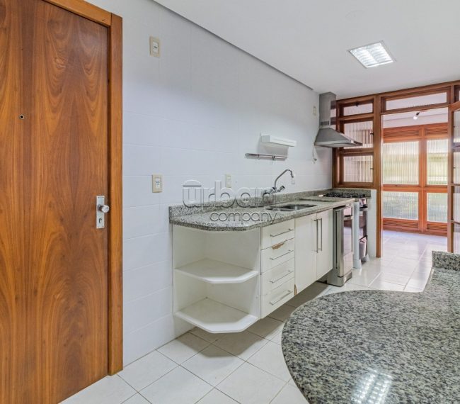 Apartamento com 132m², 3 quartos, 1 suíte, 2 vagas, no bairro Bela Vista em Porto Alegre