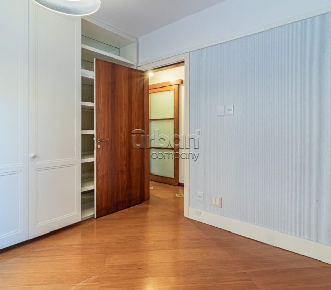 Apartamento com 132m², 3 quartos, 1 suíte, 2 vagas, no bairro Bela Vista em Porto Alegre