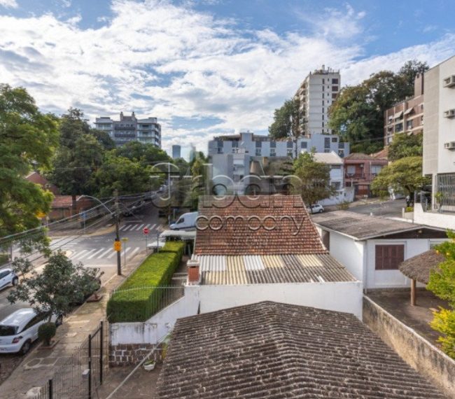 Casa com 164m², 3 quartos, 1 suíte, 2 vagas, no bairro Mont Serrat em Porto Alegre