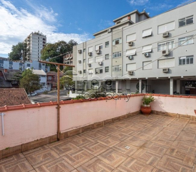 Casa com 164m², 3 quartos, 1 suíte, 2 vagas, no bairro Mont Serrat em Porto Alegre