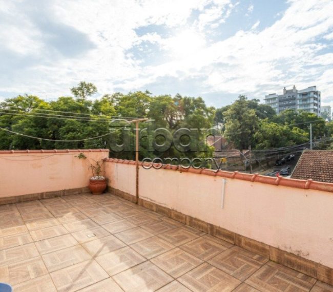 Casa com 164m², 3 quartos, 1 suíte, 2 vagas, no bairro Mont Serrat em Porto Alegre