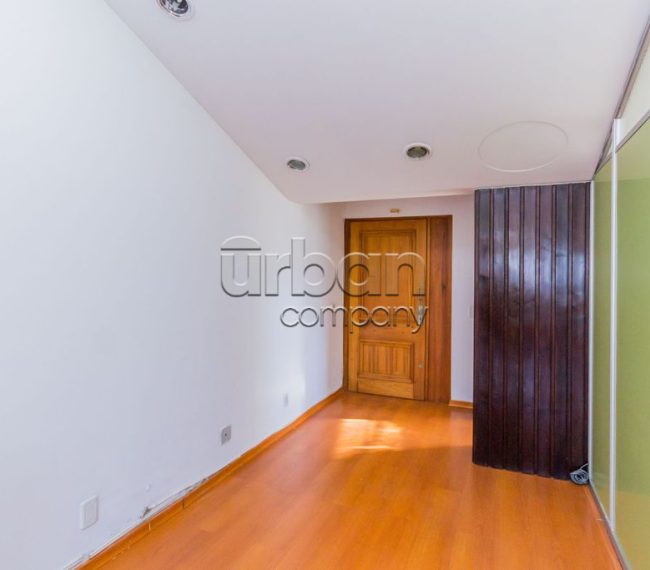 Sala com 55m², 1 vaga, no bairro Independência em Porto Alegre