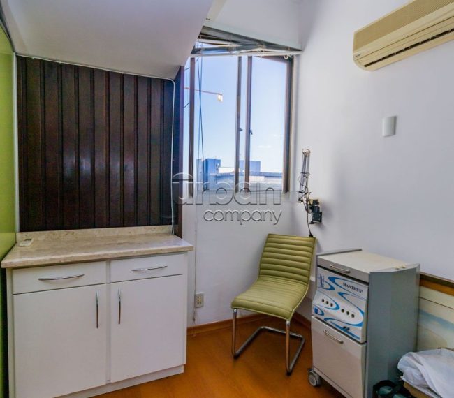 Sala com 55m², 1 vaga, no bairro Independência em Porto Alegre