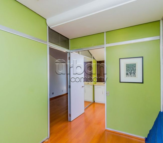 Sala com 55m², 1 vaga, no bairro Independência em Porto Alegre