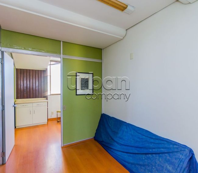 Sala com 55m², 1 vaga, no bairro Independência em Porto Alegre