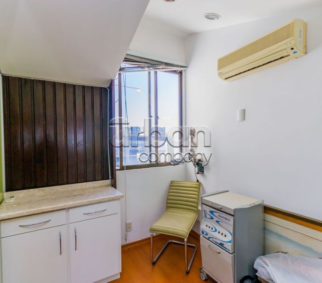 Sala com 55m², 1 vaga, no bairro Independência em Porto Alegre