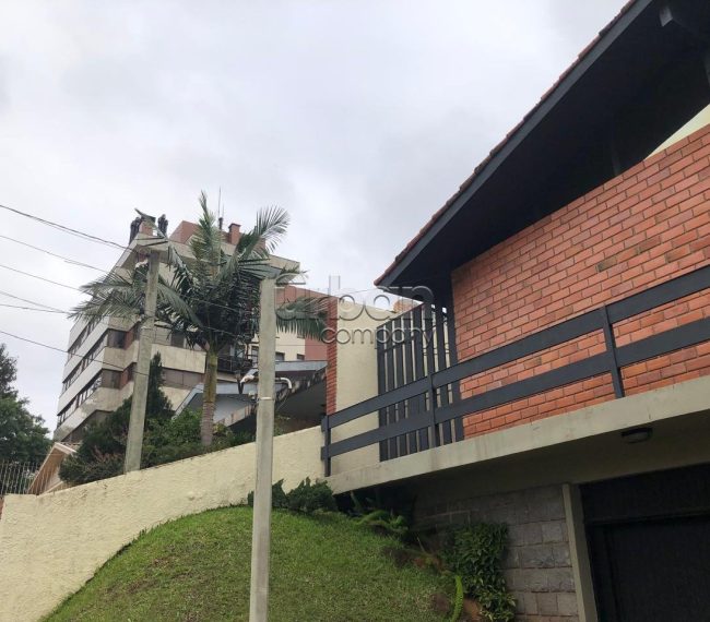 Casa com 400m², 4 quartos, 1 suíte, 4 vagas, no bairro Jardim Lindoia em Porto Alegre