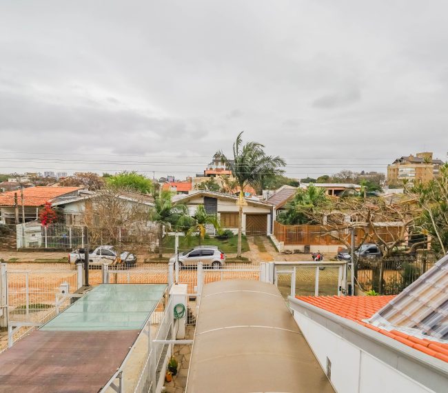 Casa com 106m², 2 quartos, 1 suíte, 2 vagas, no bairro Jardim Planalto em Porto Alegre