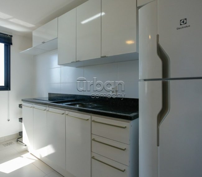 Apartamento com 61m², 2 quartos, 1 suíte, 1 vaga, no bairro Azenha em Porto Alegre