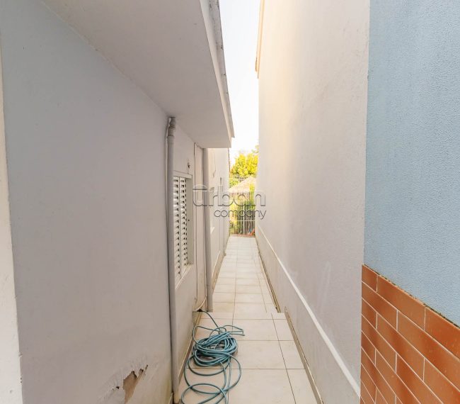 Casa com 200m², 3 quartos, 2 vagas, no bairro Passo da Areia em Porto Alegre