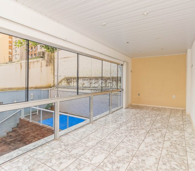 Casa com 200m², 3 quartos, 2 vagas, no bairro Passo da Areia em Porto Alegre