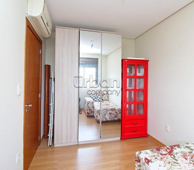 Apartamento com 104m², 2 quartos, 1 suíte, 2 vagas, no bairro Mont Serrat em Porto Alegre