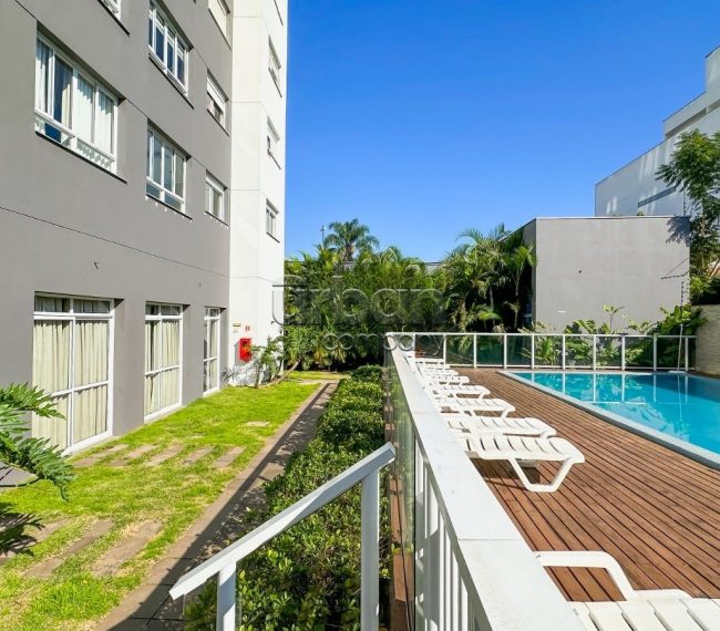 Apartamento com 71m², 3 quartos, 1 suíte, 2 vagas, no bairro Passo da Areia em Porto Alegre