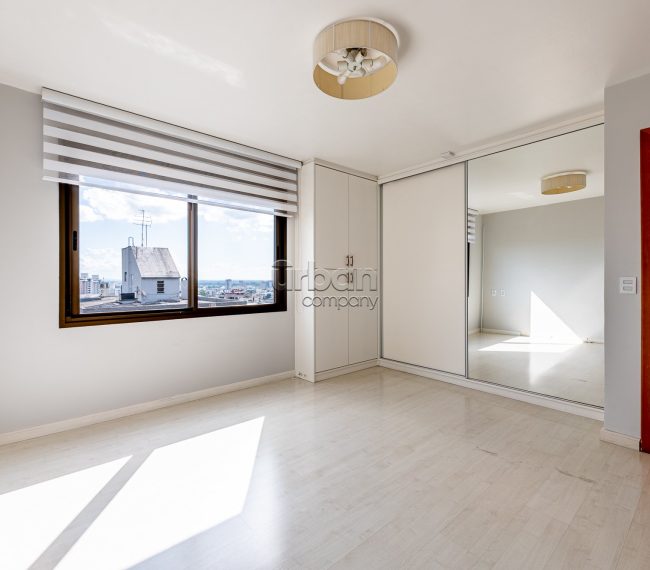 Apartamento com 157m², 3 quartos, 1 suíte, 4 vagas, no bairro Higienópolis em Porto Alegre