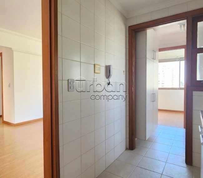 Apartamento com 72m², 2 quartos, 1 suíte, 2 vagas, no bairro Passo da Areia em Porto Alegre