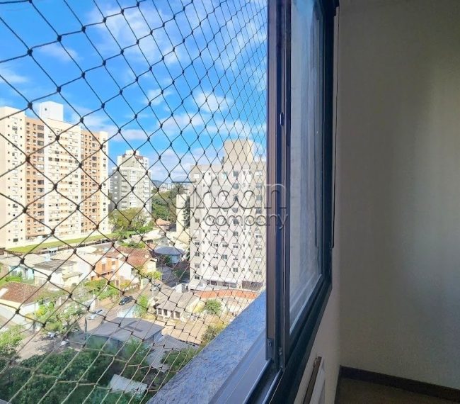 Apartamento com 72m², 2 quartos, 1 suíte, 2 vagas, no bairro Passo da Areia em Porto Alegre