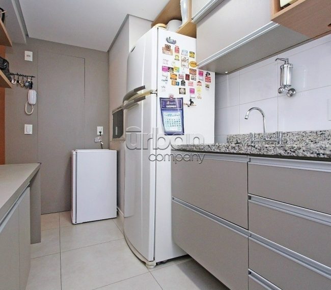 Apartamento com 83m², 3 quartos, 1 suíte, 2 vagas, no bairro Passo da Areia em Porto Alegre