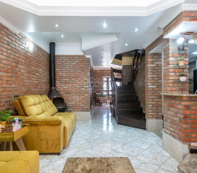 Casa com 340m², 3 quartos, 2 suítes, 2 vagas, no bairro Passo da Areia em Porto Alegre