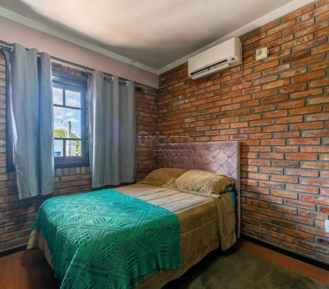 Casa com 340m², 3 quartos, 2 suítes, 2 vagas, no bairro Passo da Areia em Porto Alegre