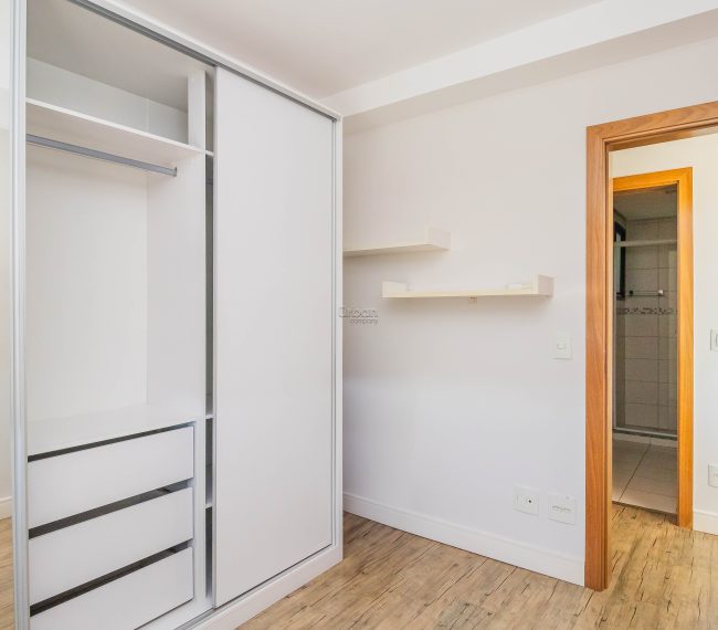 Apartamento com 65m², 2 quartos, 1 suíte, 1 vaga, no bairro Passo da Areia em Porto Alegre