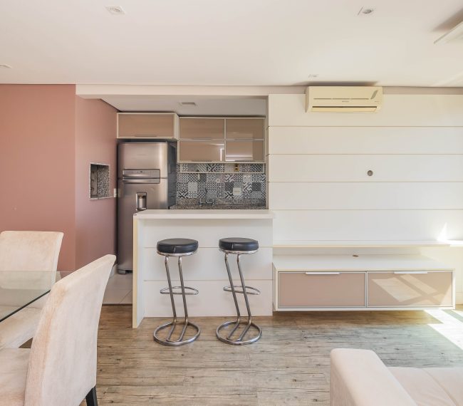 Apartamento com 65m², 2 quartos, 1 suíte, 1 vaga, no bairro Passo da Areia em Porto Alegre