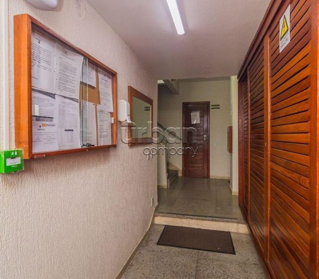 Apartamento com 46m², 1 quarto, 1 vaga, no bairro Passo da Areia em Porto Alegre