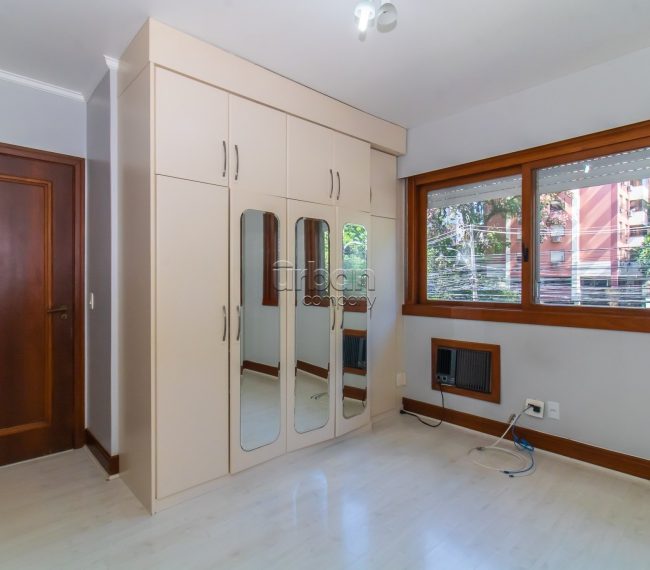 Apartamento com 146m², 3 quartos, 1 suíte, 2 vagas, no bairro Mont Serrat em Porto Alegre