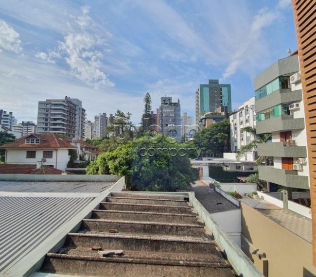 Apartamento com 141m², 3 quartos, 1 suíte, 2 vagas, no bairro Petrópolis em Porto Alegre