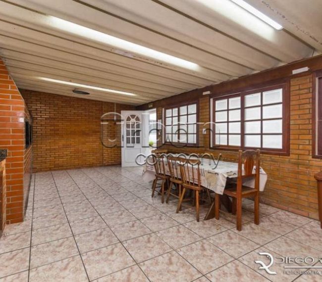 Apartamento com 80m², 3 quartos, 1 suíte, 2 vagas, no bairro Cristo Redentor em Porto Alegre