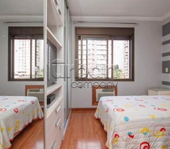 Apartamento com 72m², 2 quartos, 1 suíte, 1 vaga, no bairro Passo da Areia em Porto Alegre