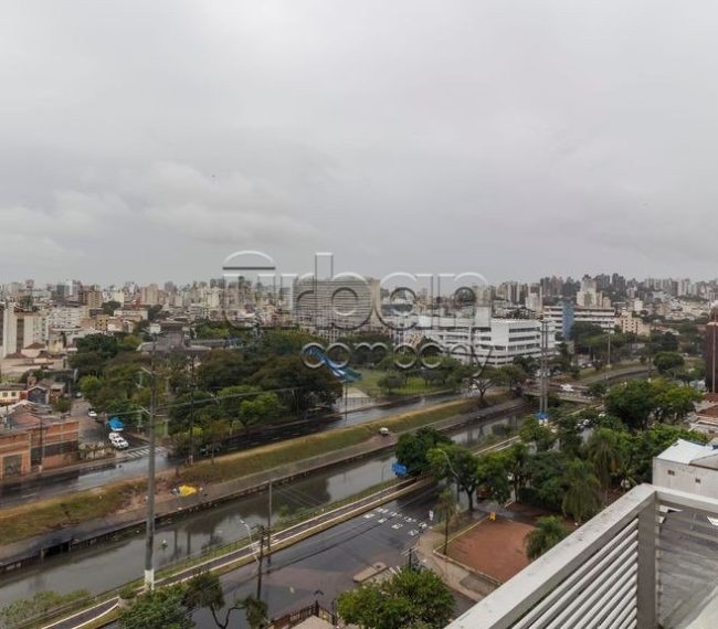 Sala com 36m², 1 vaga, no bairro Santana em Porto Alegre