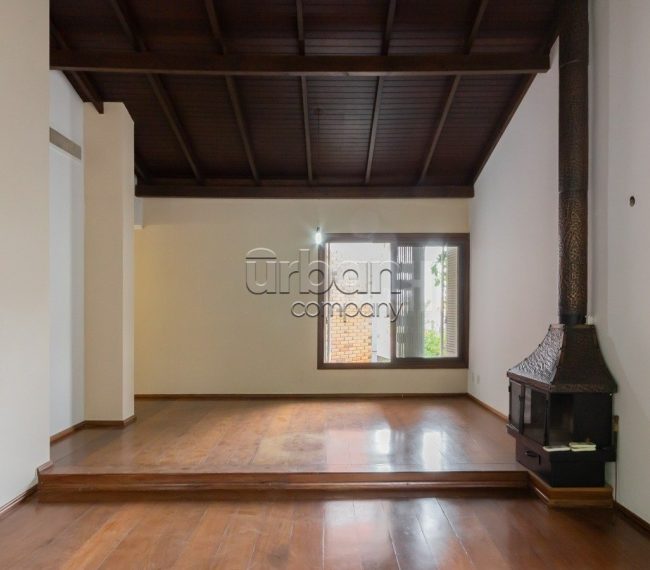 Casa com 350m², 4 quartos, 2 suítes, 4 vagas, no bairro Três Figueiras em Porto Alegre