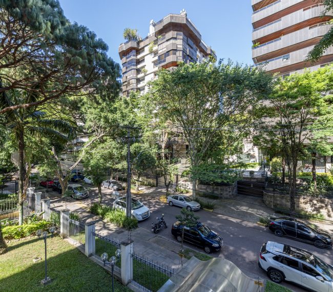 Apartamento com 246m², 3 quartos, 1 suíte, 2 vagas, no bairro Petrópolis em Porto Alegre