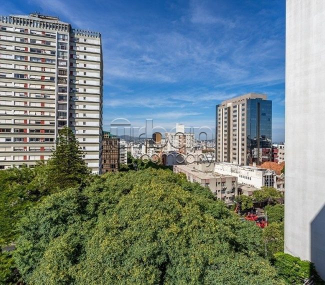 Apartamento com 185m², 3 quartos, 1 suíte, 1 vaga, no bairro Moinhos de Vento em Porto Alegre