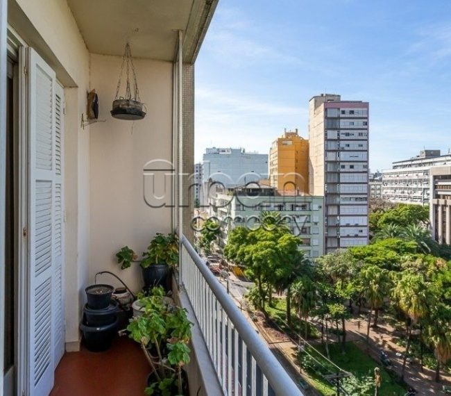 Apartamento com 185m², 3 quartos, 1 suíte, 1 vaga, no bairro Moinhos de Vento em Porto Alegre