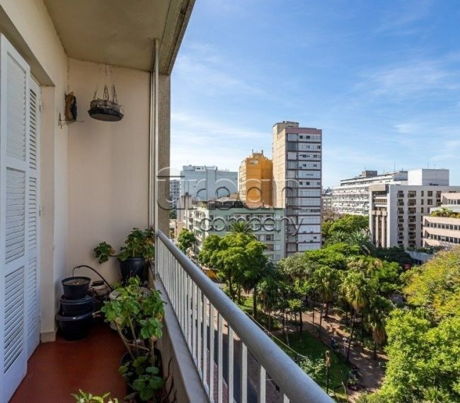 Apartamento com 185m², 3 quartos, 1 suíte, 1 vaga, no bairro Moinhos de Vento em Porto Alegre