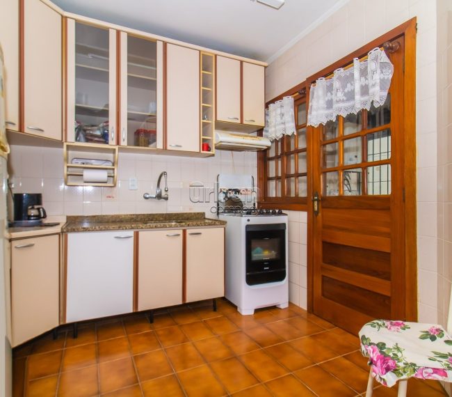 Apartamento com 115m², 3 quartos, 1 suíte, 1 vaga, no bairro Passo da Areia em Porto Alegre