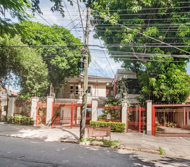 Casa com 565m², 2 quartos, 2 suítes, 10 vagas, no bairro Cristo Redentor em Porto Alegre